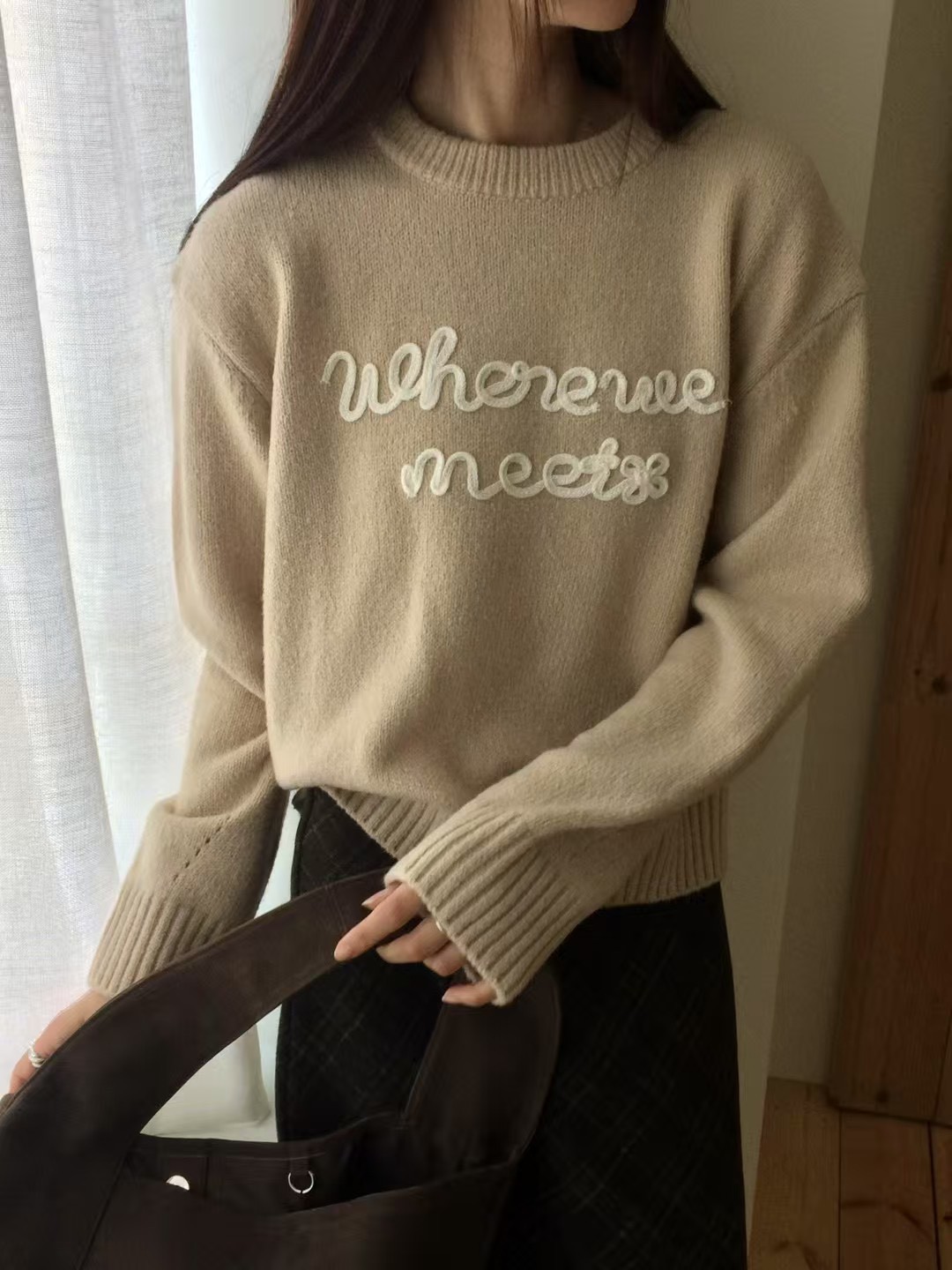 B41.可愛英文半立體繡字毛衣