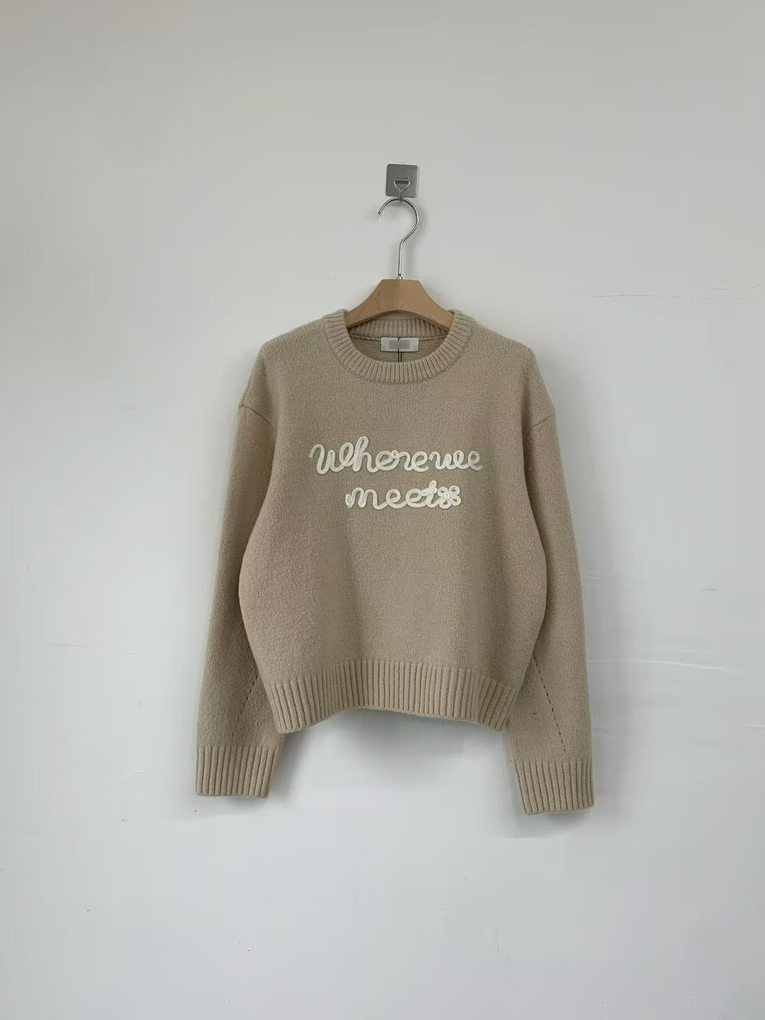 B41.可愛英文半立體繡字毛衣