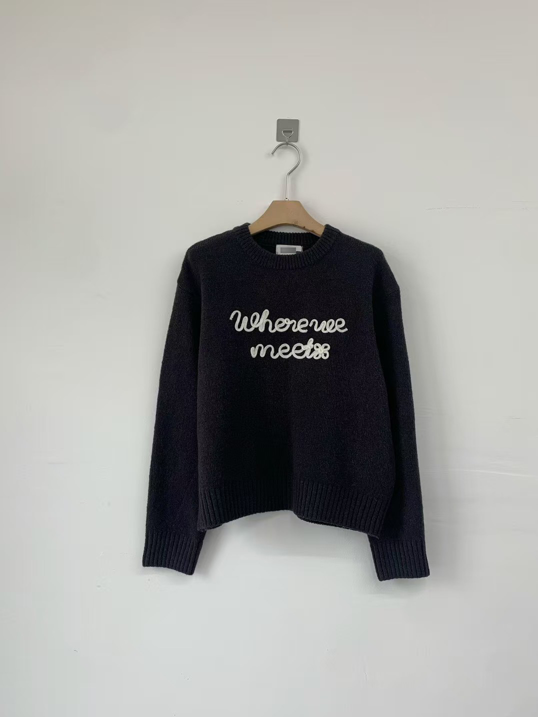 B41.可愛英文半立體繡字毛衣