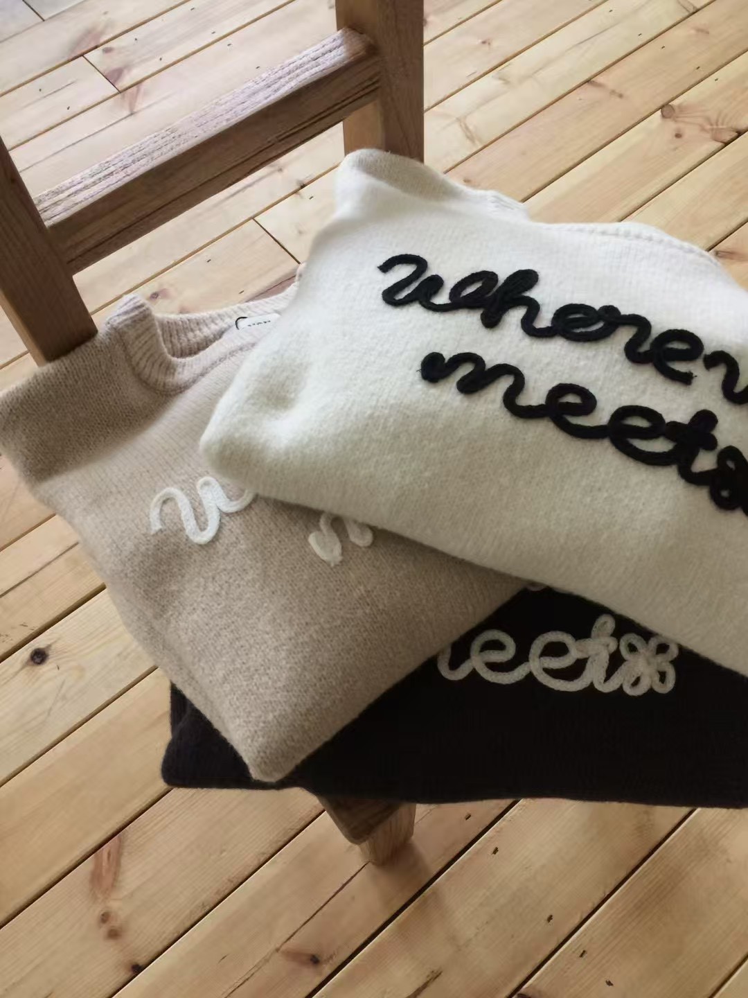 B41.可愛英文半立體繡字毛衣