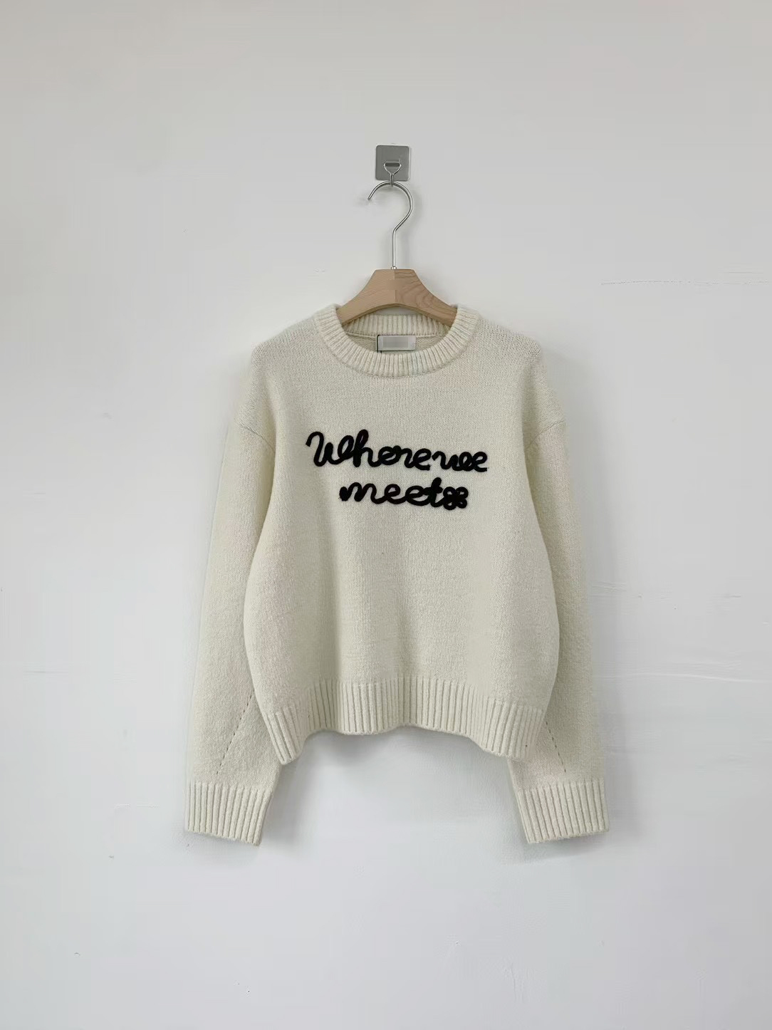 B41.可愛英文半立體繡字毛衣