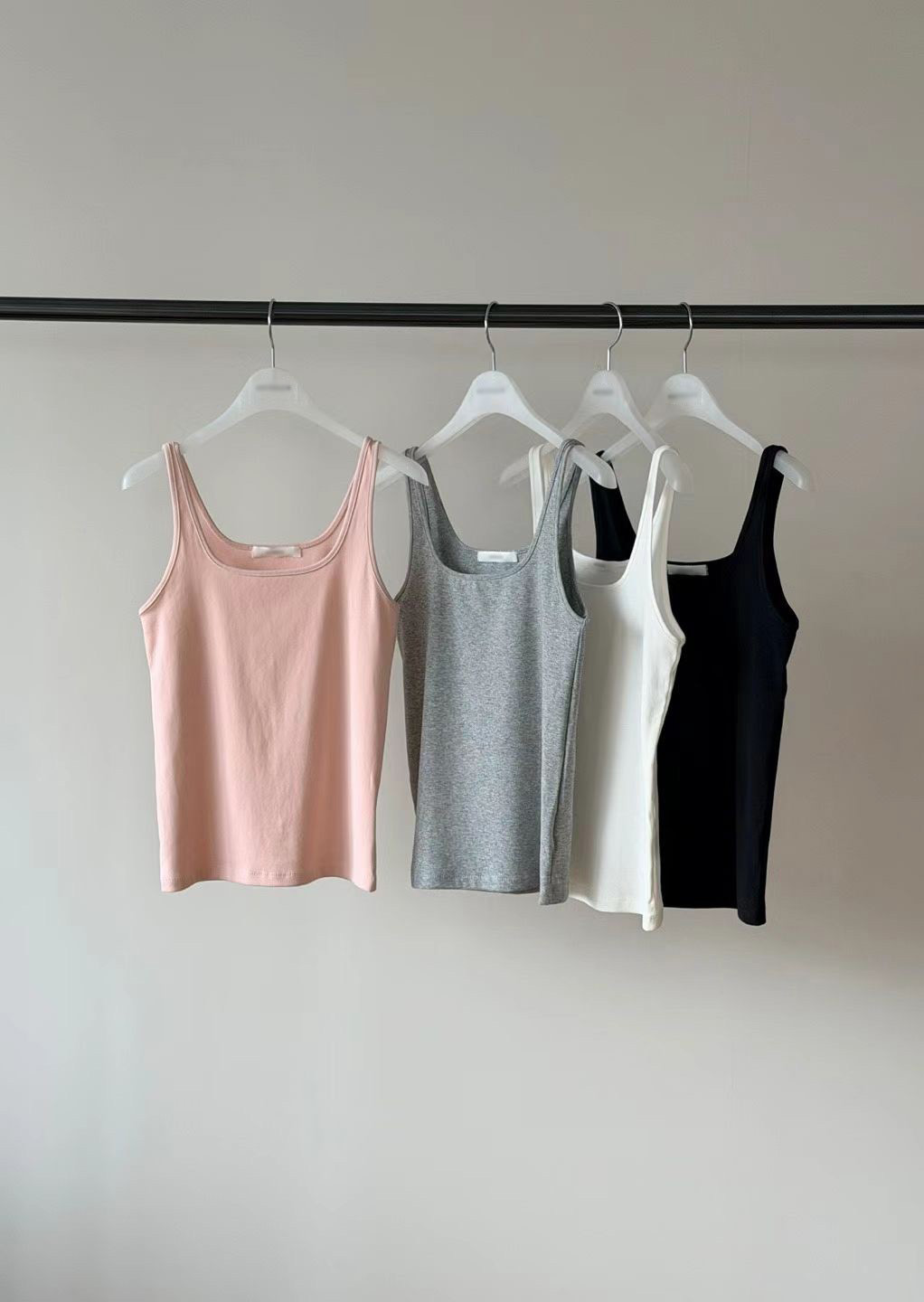 B22.瘦瘦歐膩圓弧方領顯瘦小背心