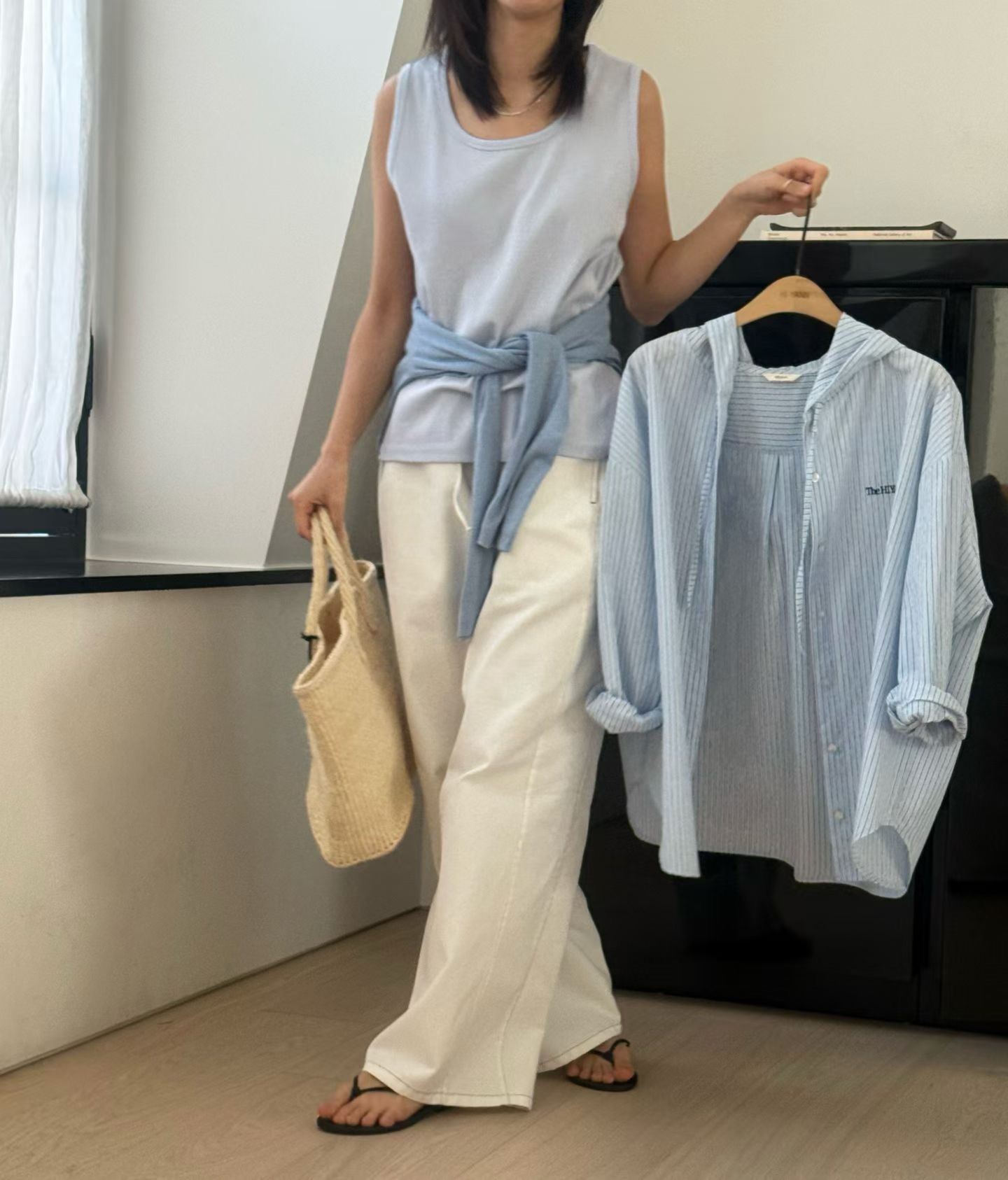 B36.基本寬肩淡雅背心