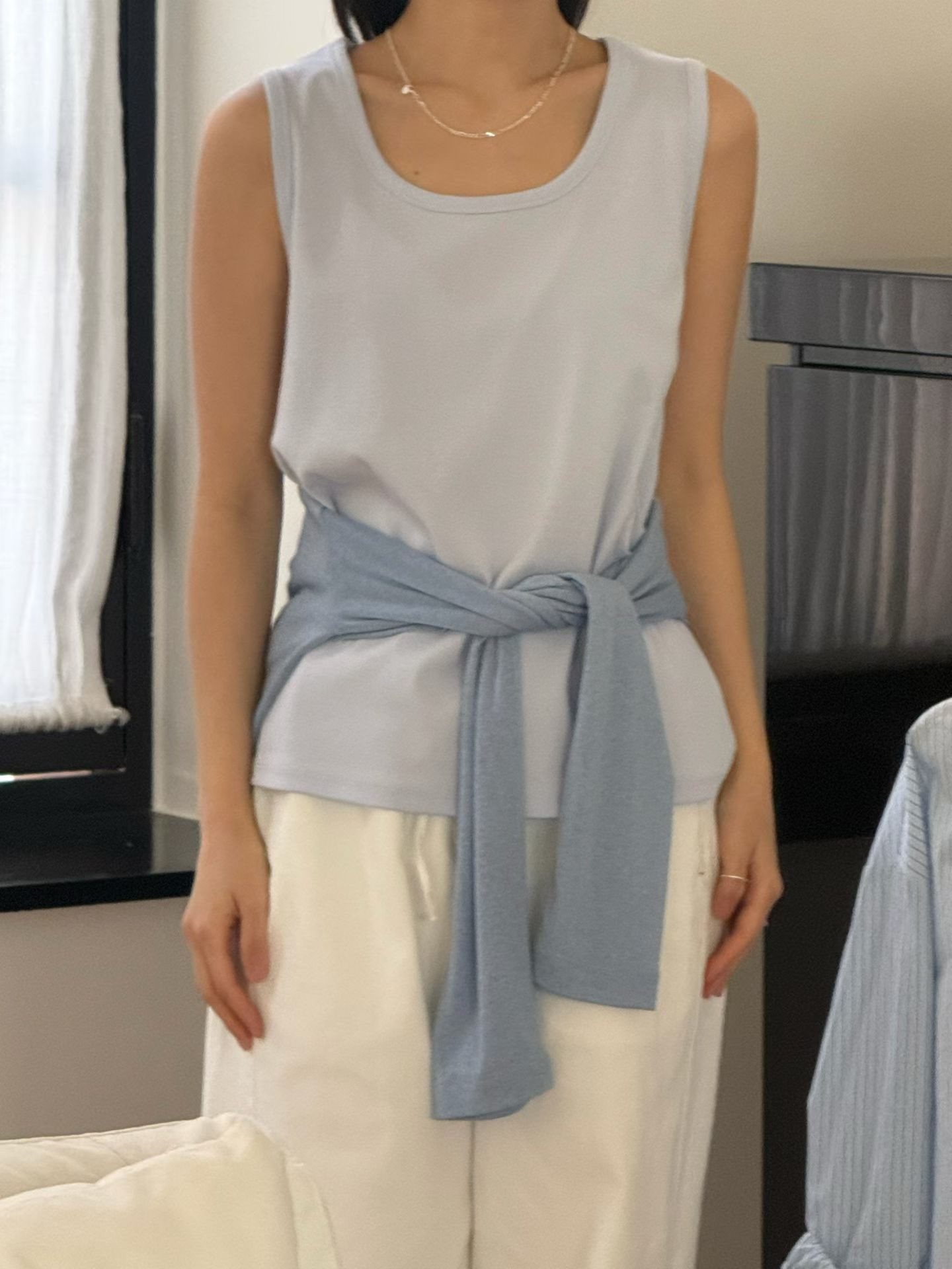 B36.基本寬肩淡雅背心