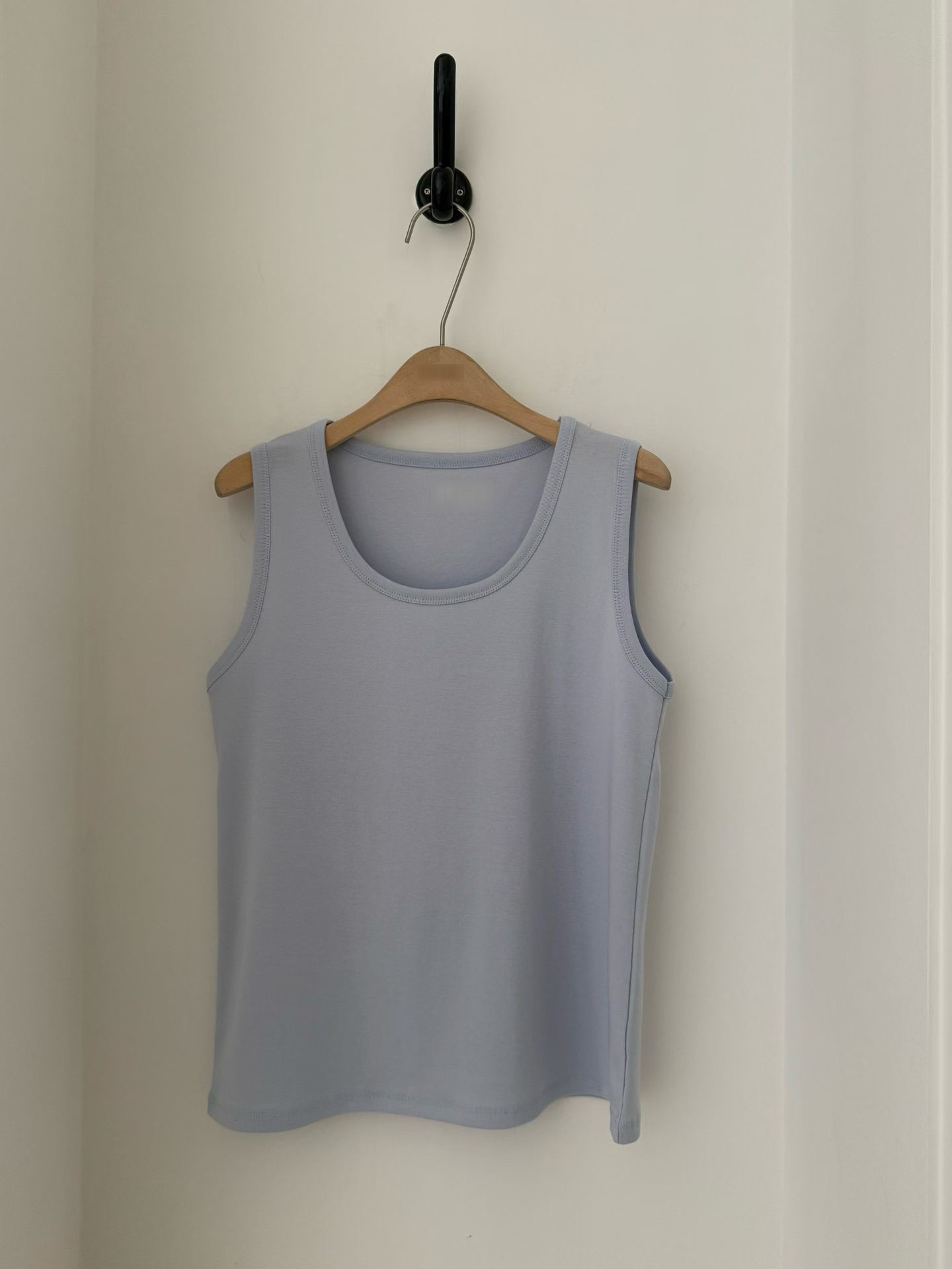 B36.基本寬肩淡雅背心