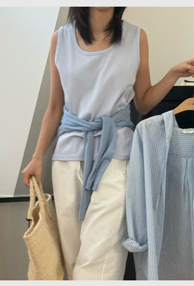 B36.基本寬肩淡雅背心