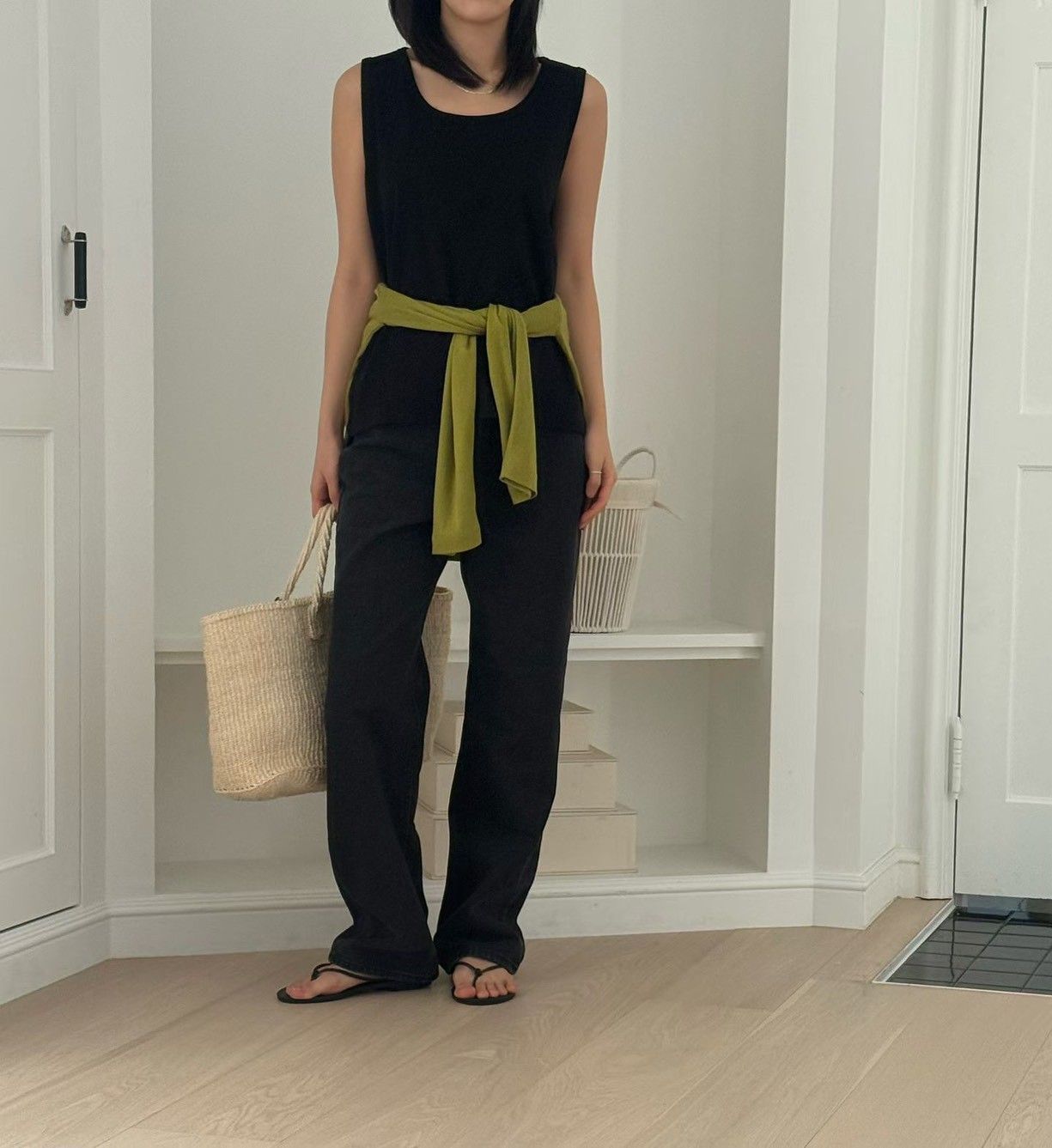 B36.基本寬肩淡雅背心