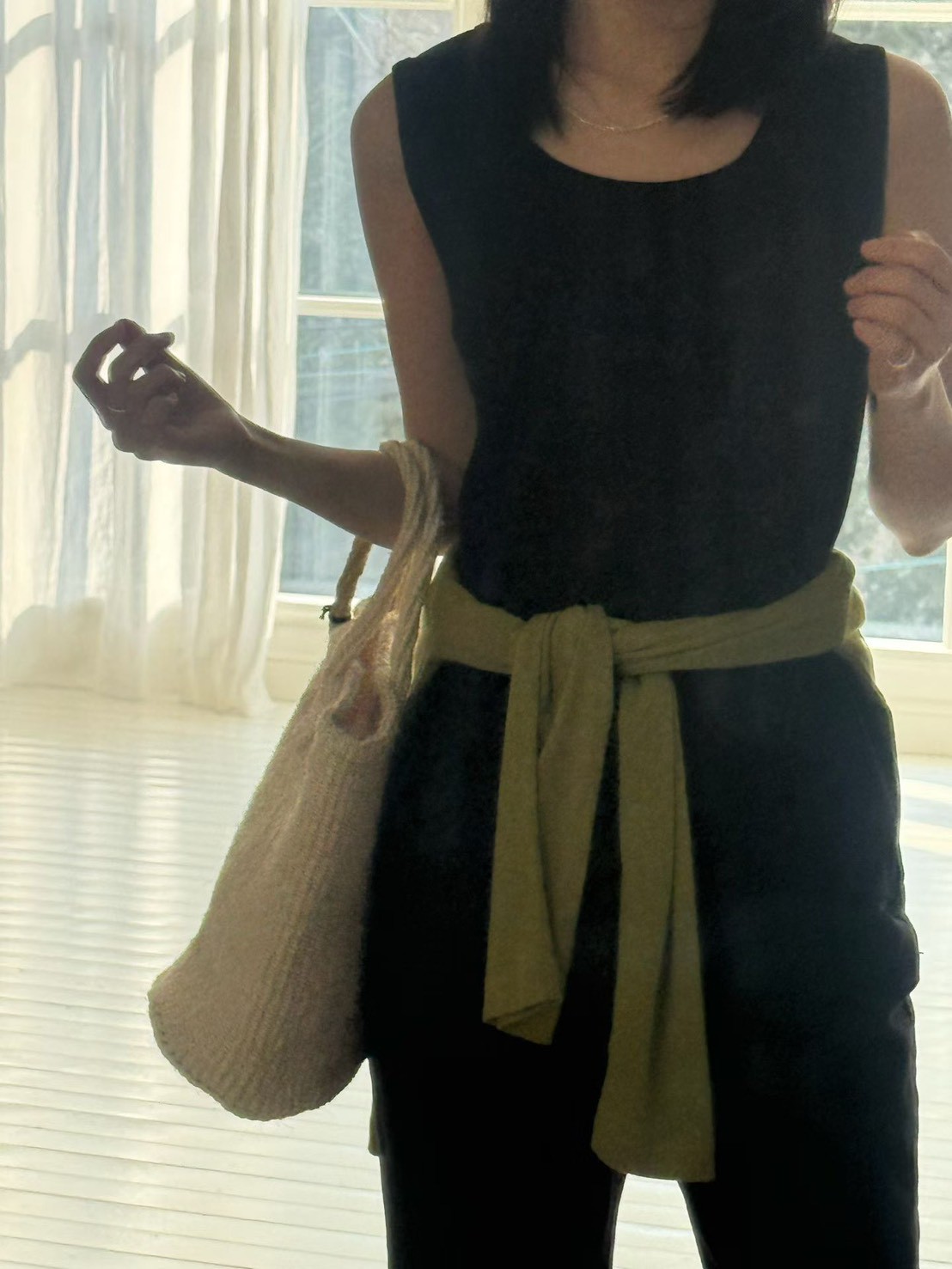 B36.基本寬肩淡雅背心