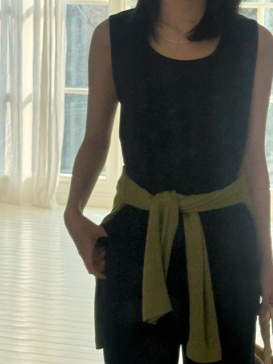 B36.基本寬肩淡雅背心