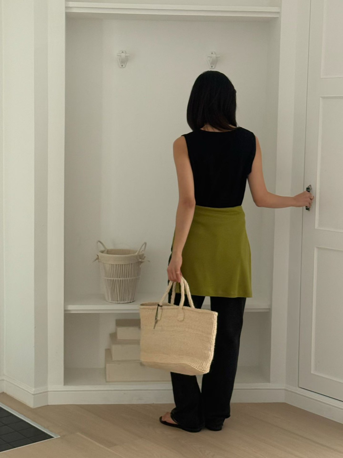 B36.基本寬肩淡雅背心