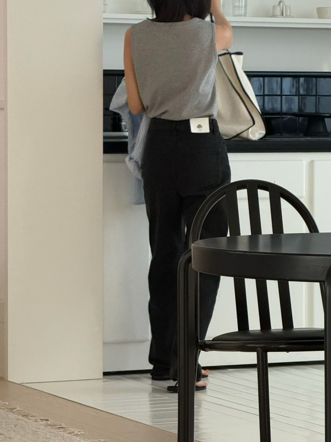 B36.基本寬肩淡雅背心