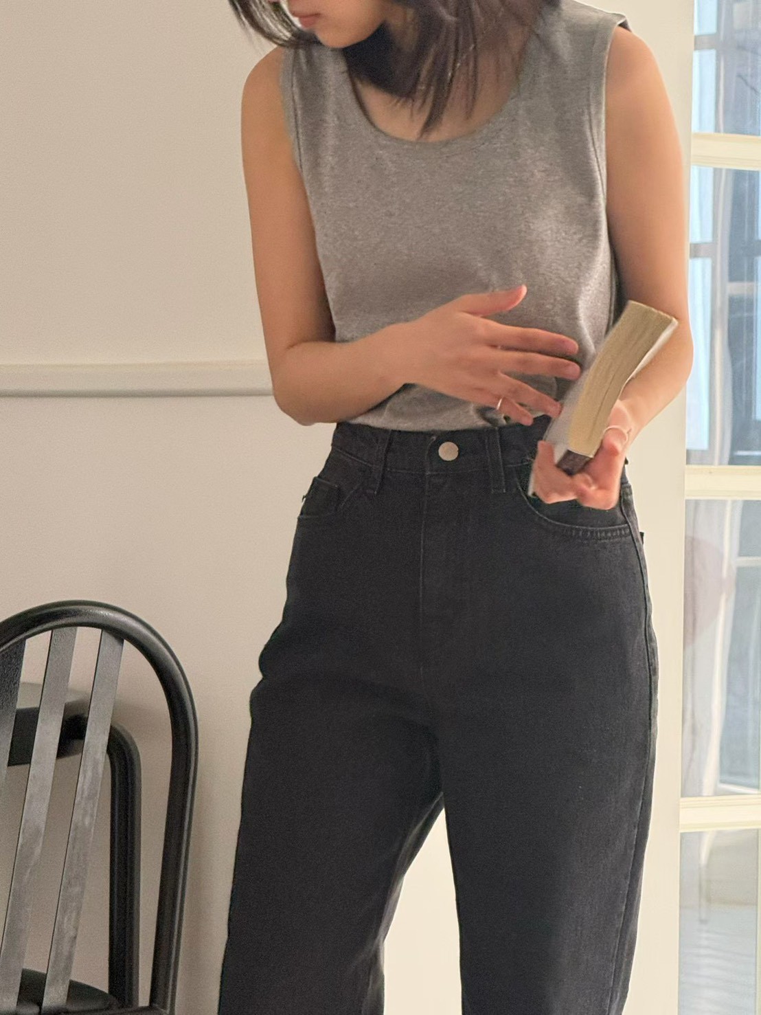 B36.基本寬肩淡雅背心