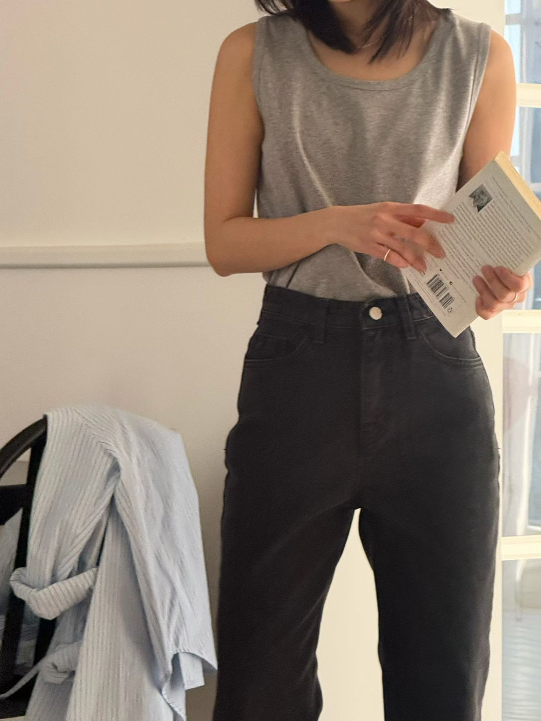 B36.基本寬肩淡雅背心