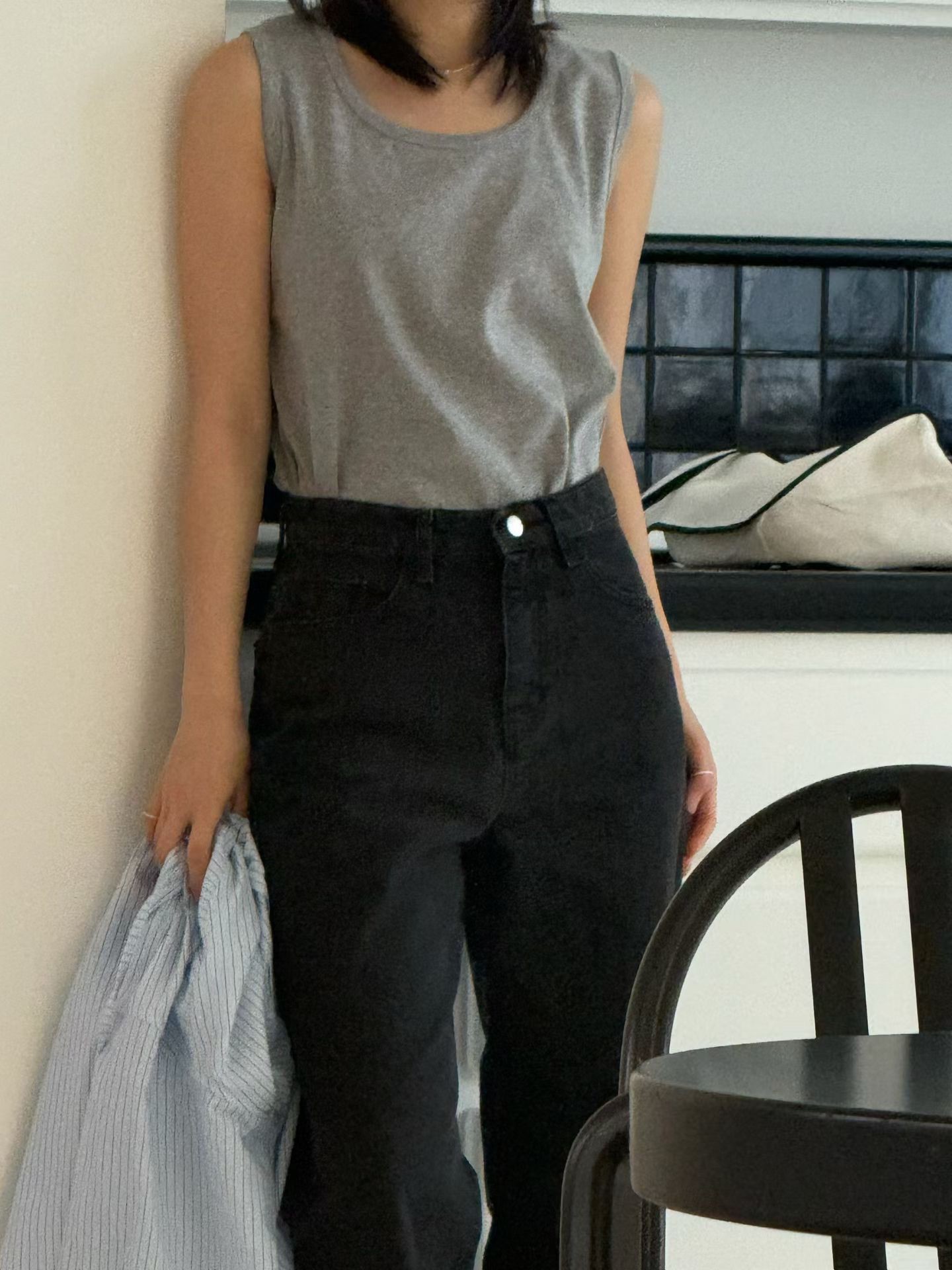 B36.基本寬肩淡雅背心