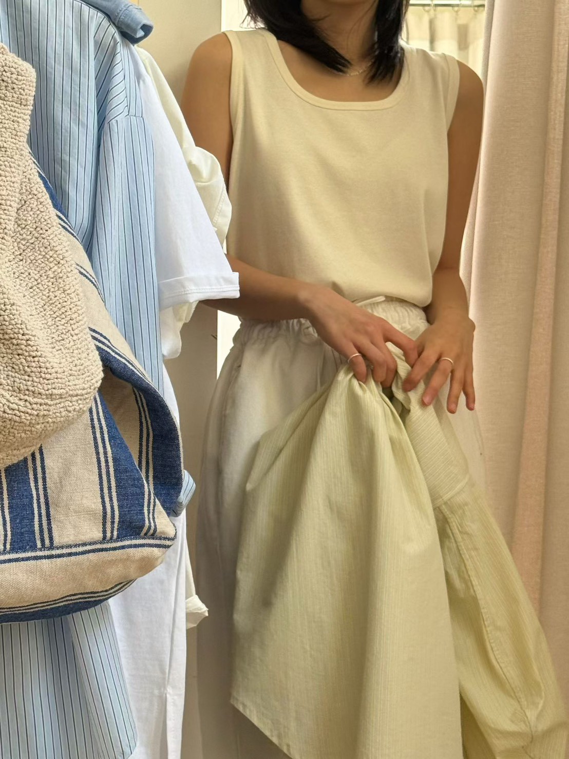 B36.基本寬肩淡雅背心