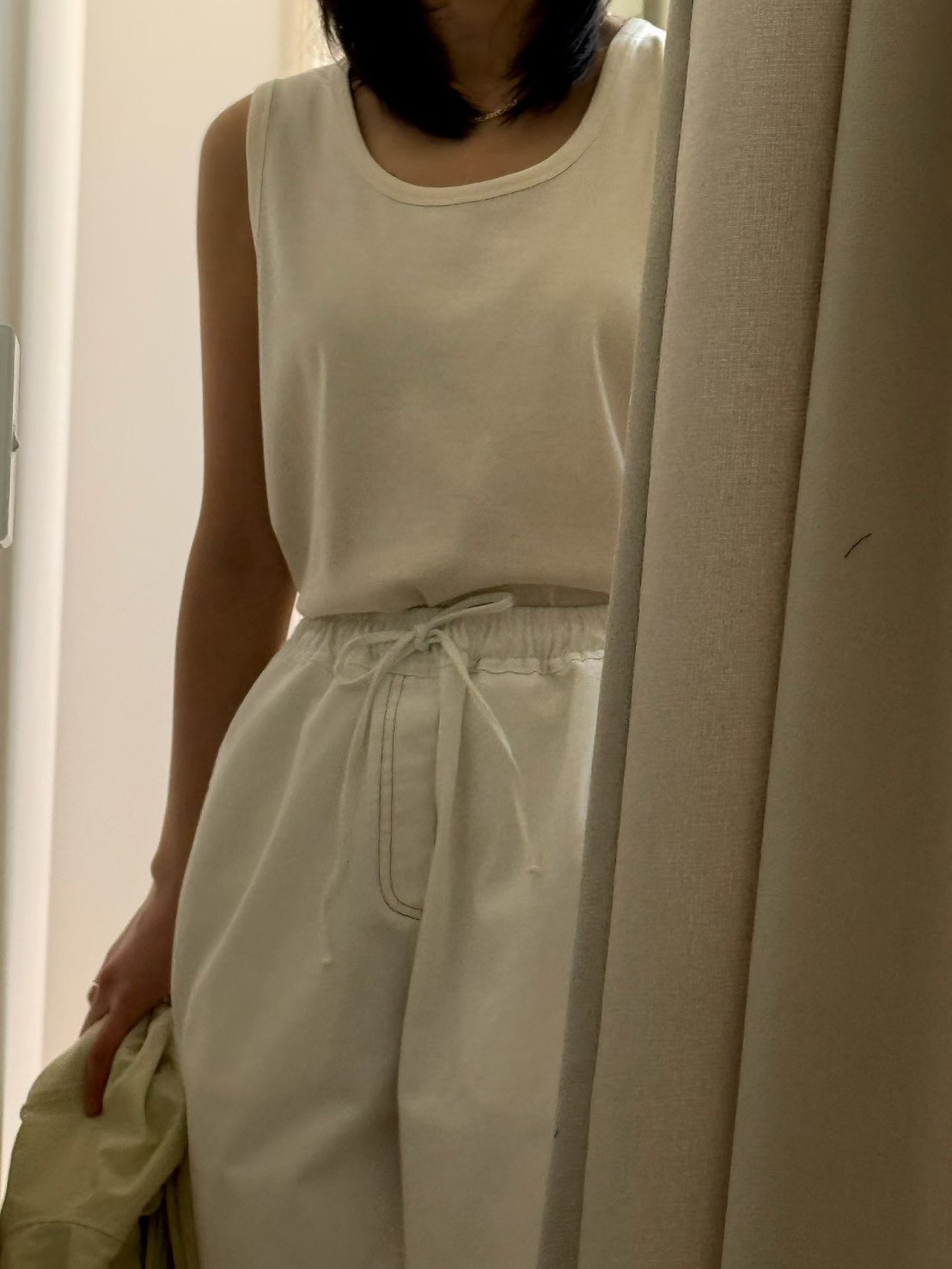 B36.基本寬肩淡雅背心