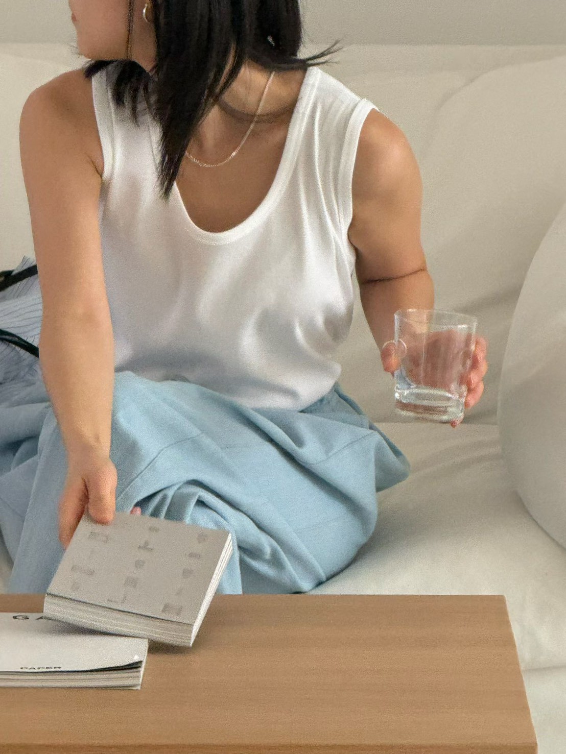 B36.基本寬肩淡雅背心