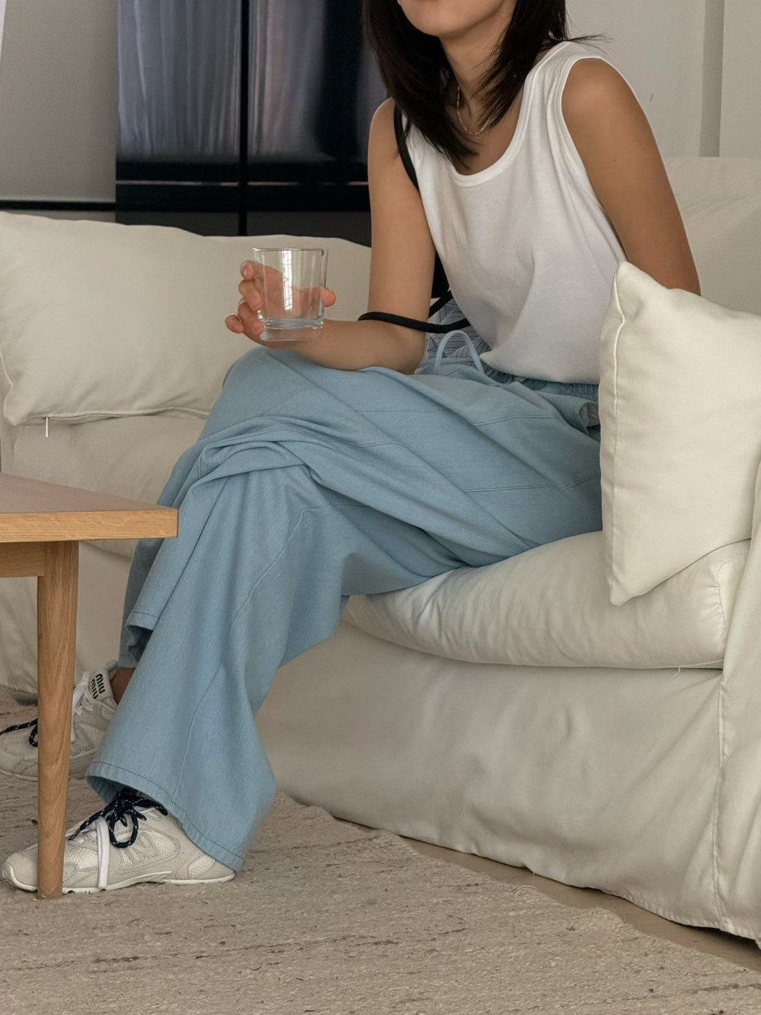 B36.基本寬肩淡雅背心