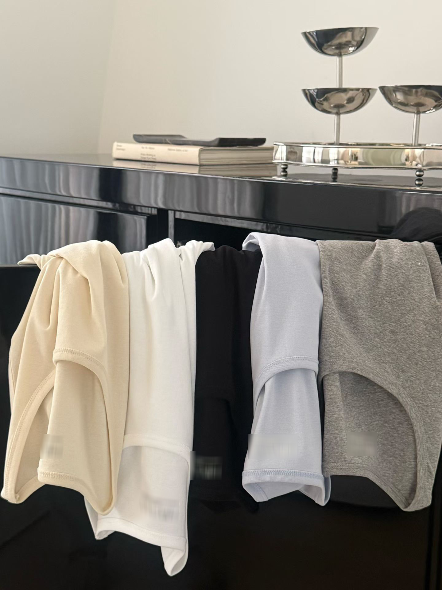 B36.基本寬肩淡雅背心