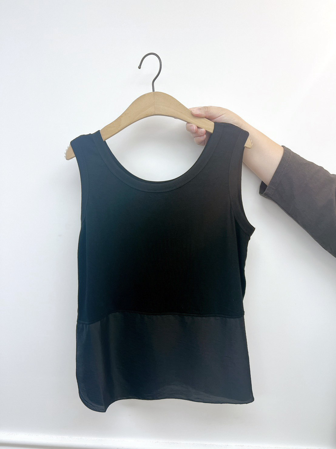 B108.圓領下擺拼接彈性背心