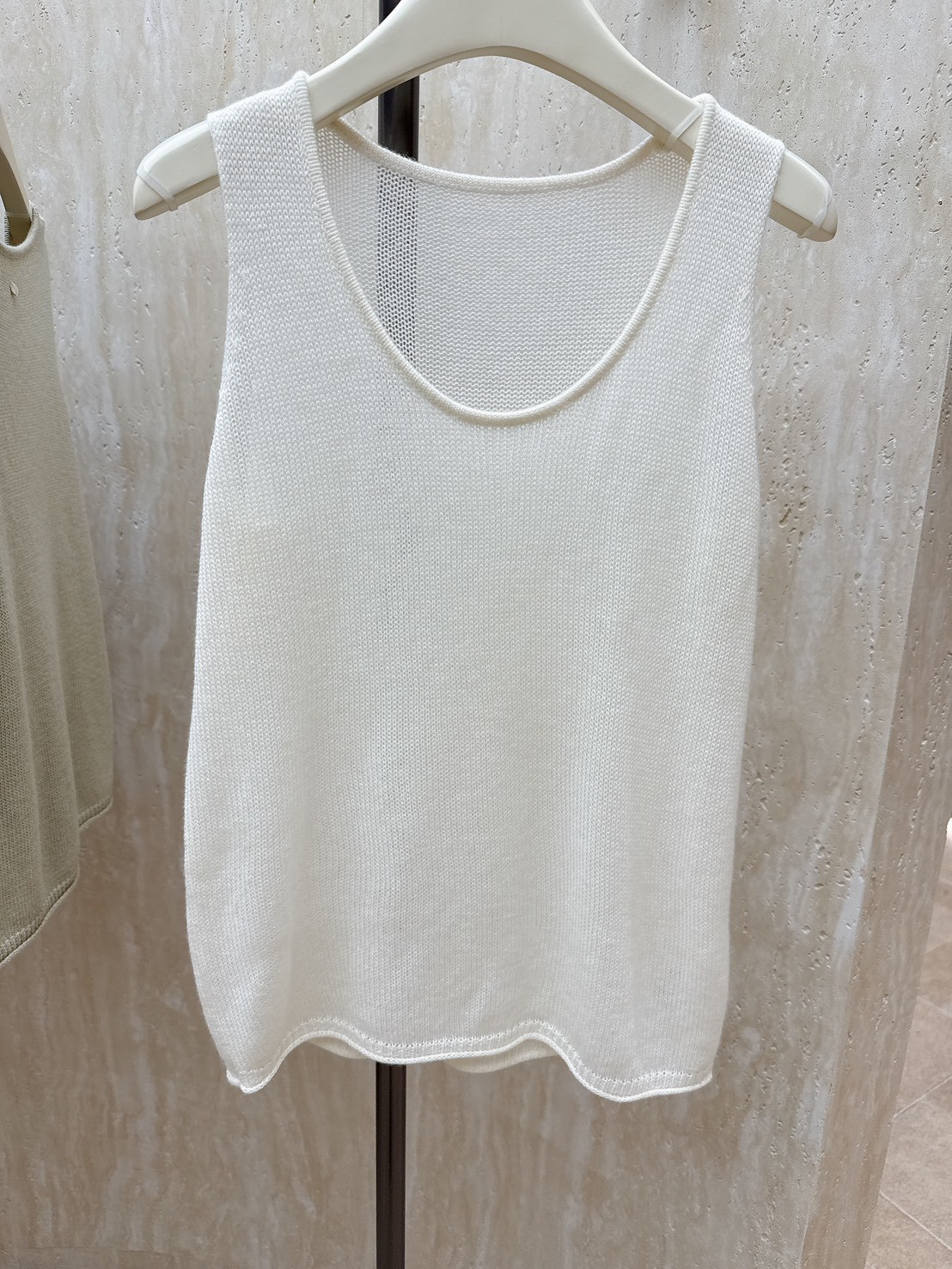 B07.優雅慵懶U領針織背心