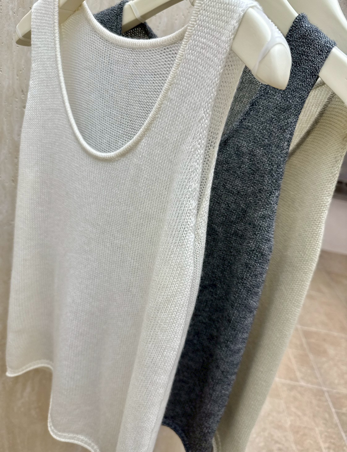 B07.優雅慵懶U領針織背心