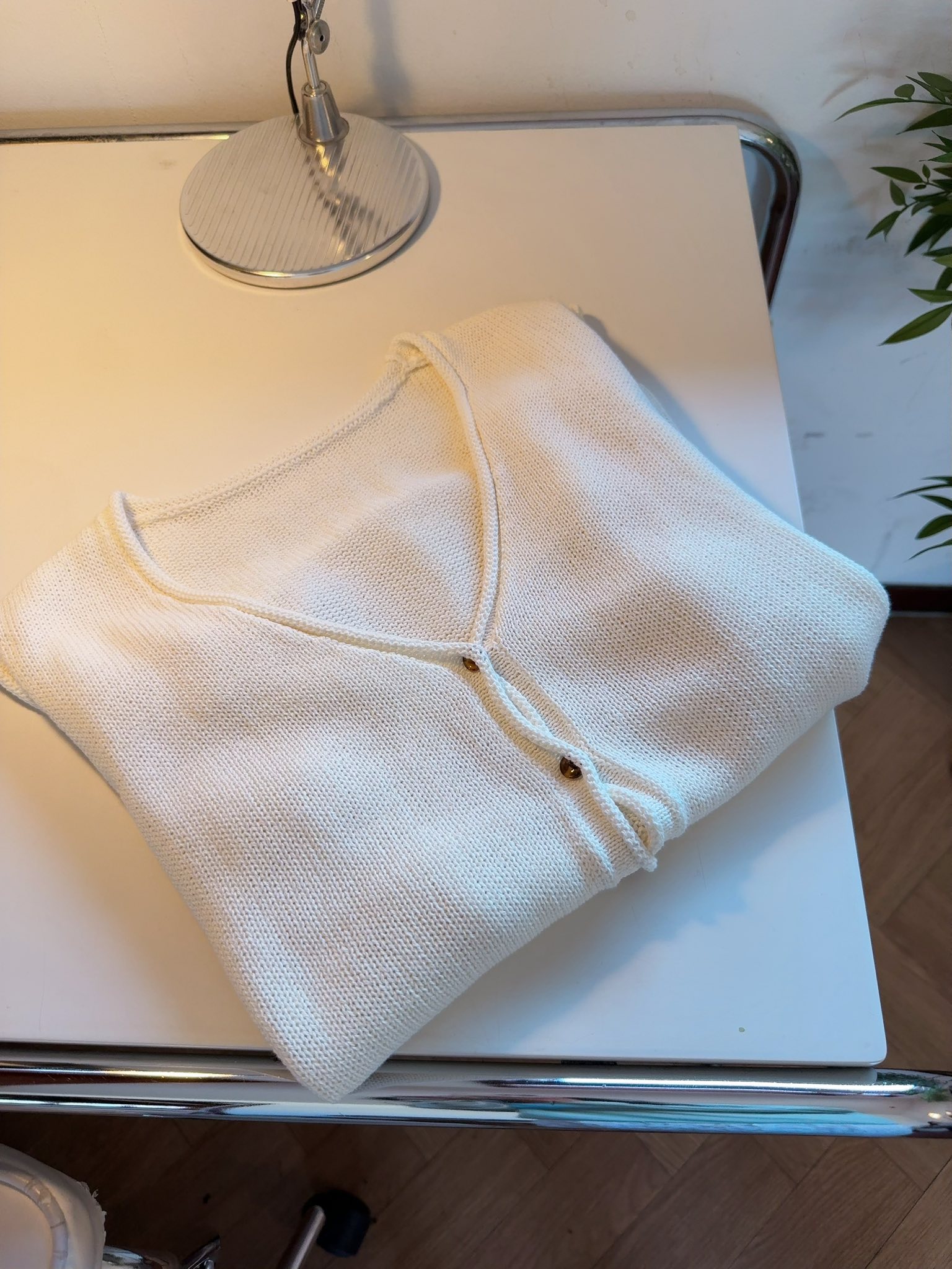 A73.V領小排釦雙口袋背心