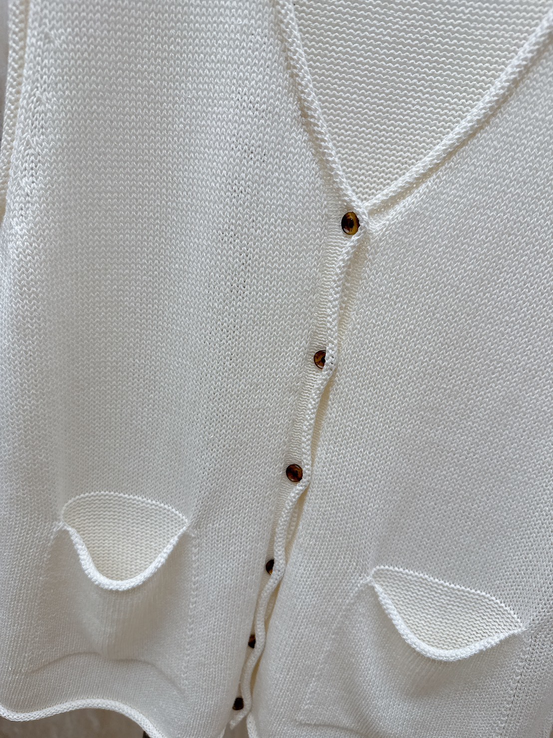 A73.V領小排釦雙口袋背心