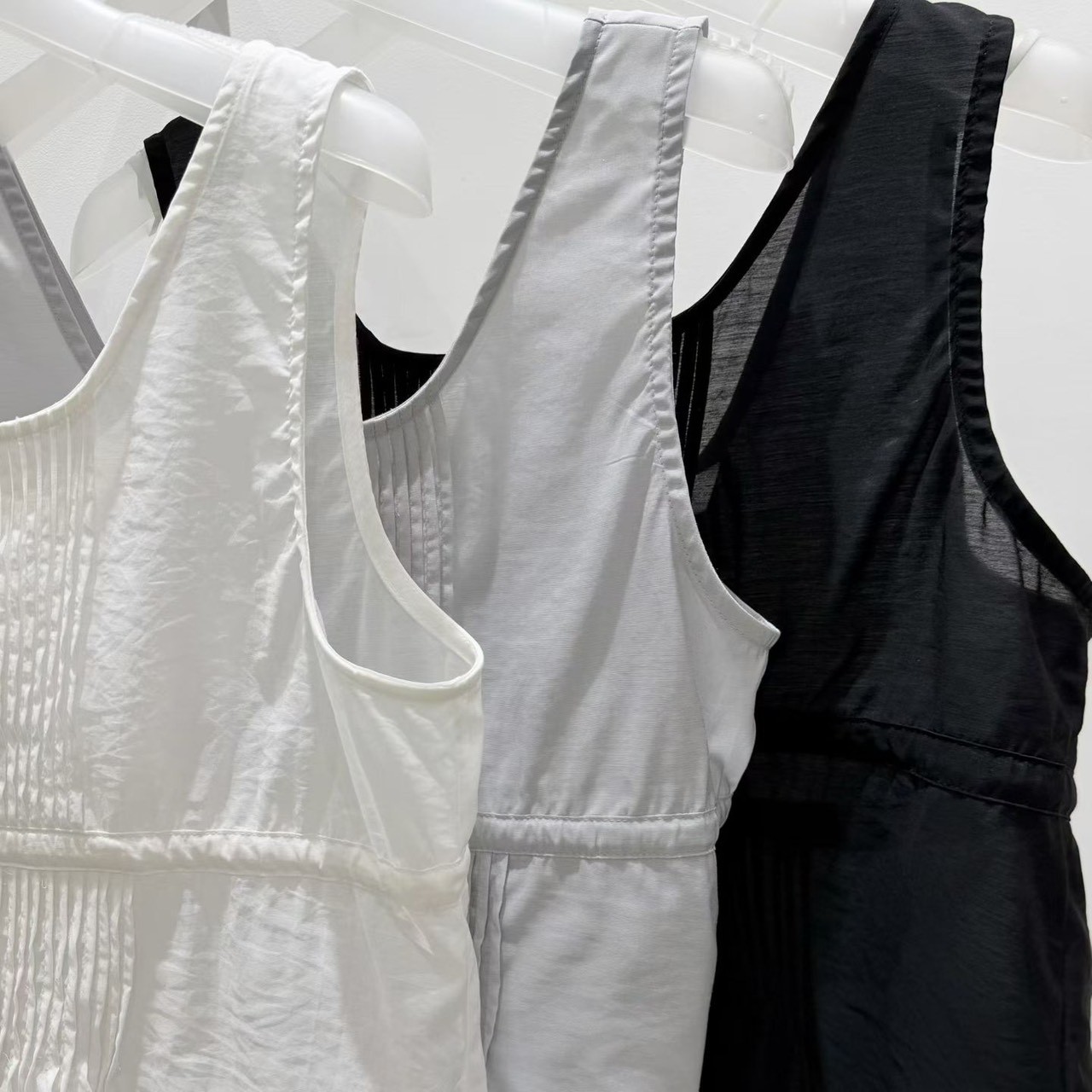 A24.質感家可愛壓褶剪接背心