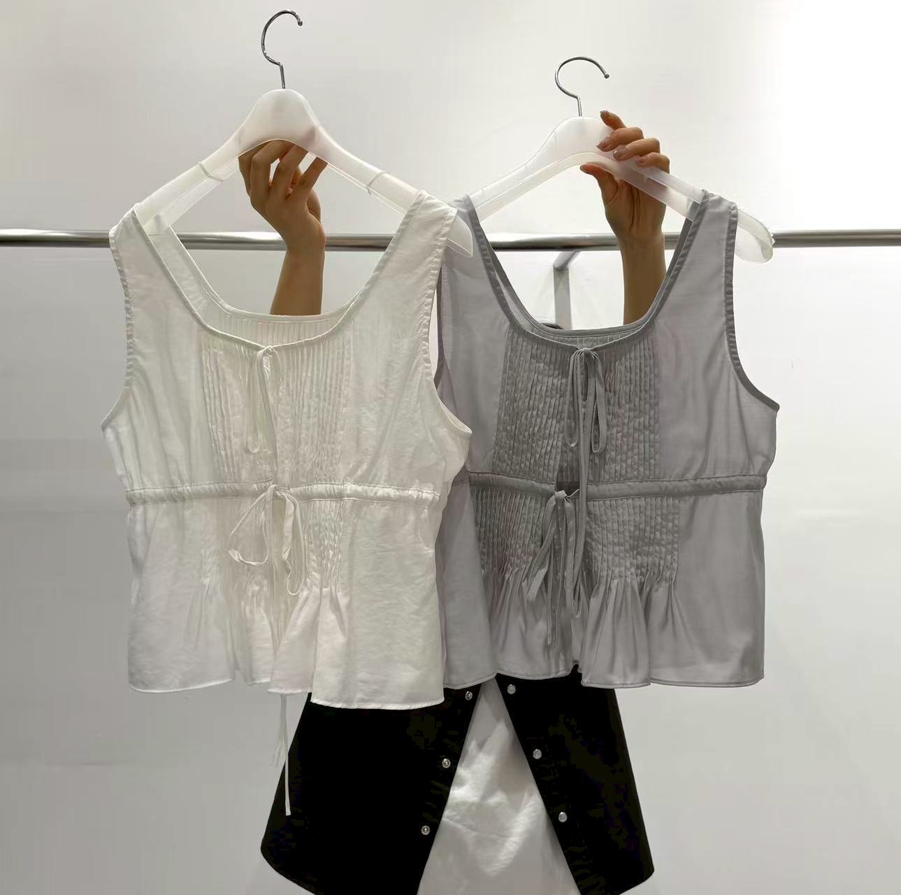 A24.質感家可愛壓褶剪接背心