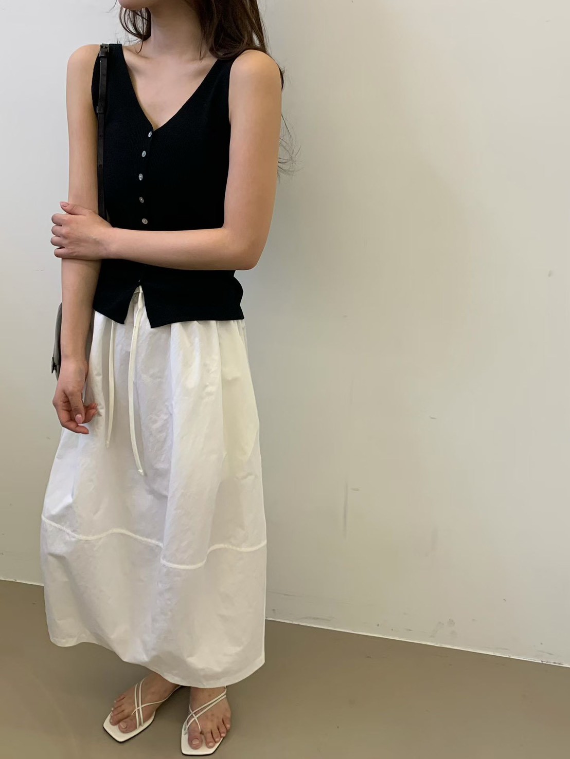 B08.質感家大V領排釦針織背心