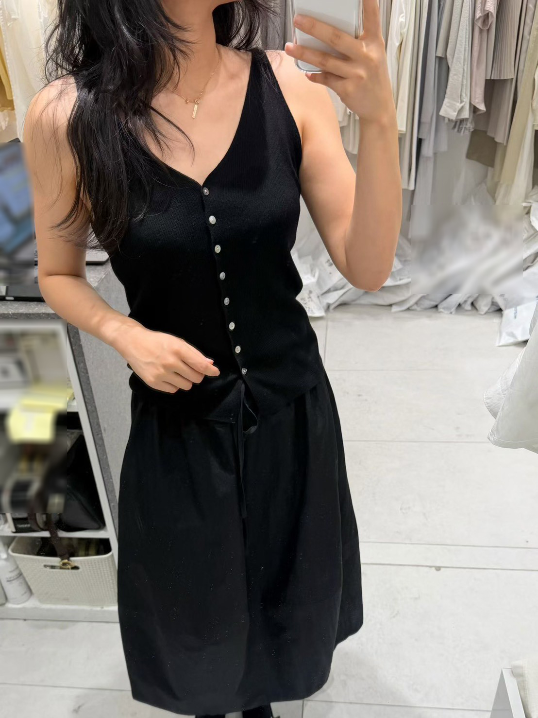 B08.質感家大V領排釦針織背心