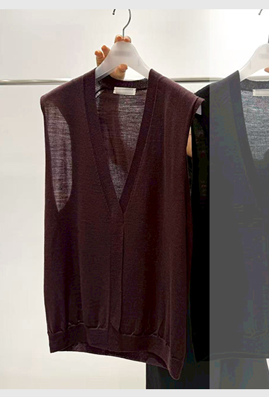 B13.質感家大V領薄針織背心