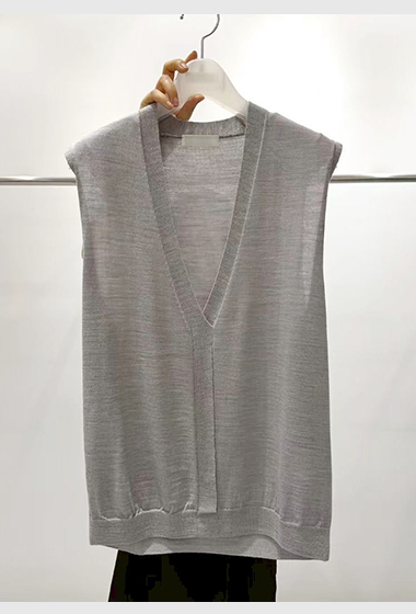 B13.質感家大V領薄針織背心