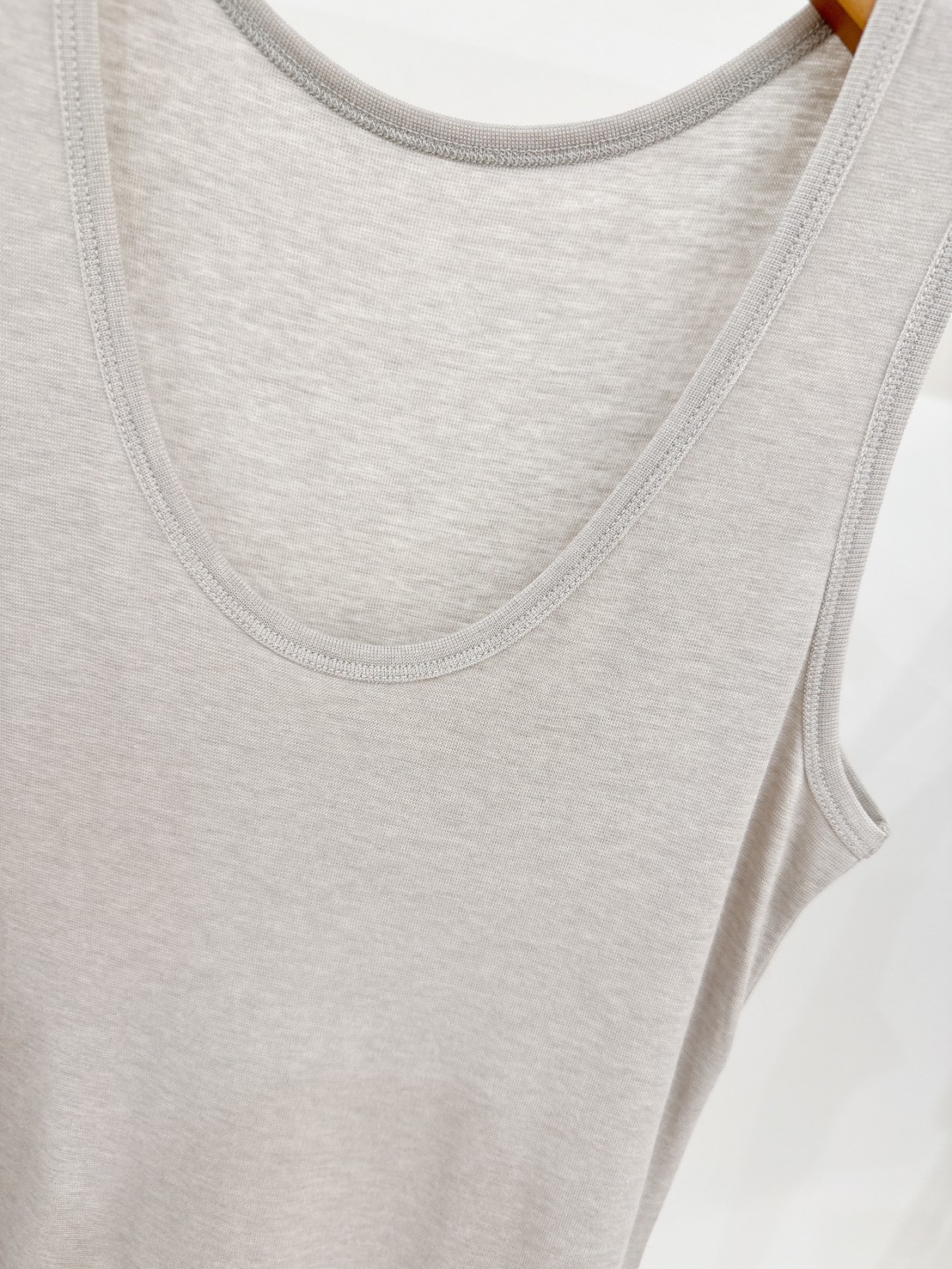 A03.氣質柔軟天絲背心