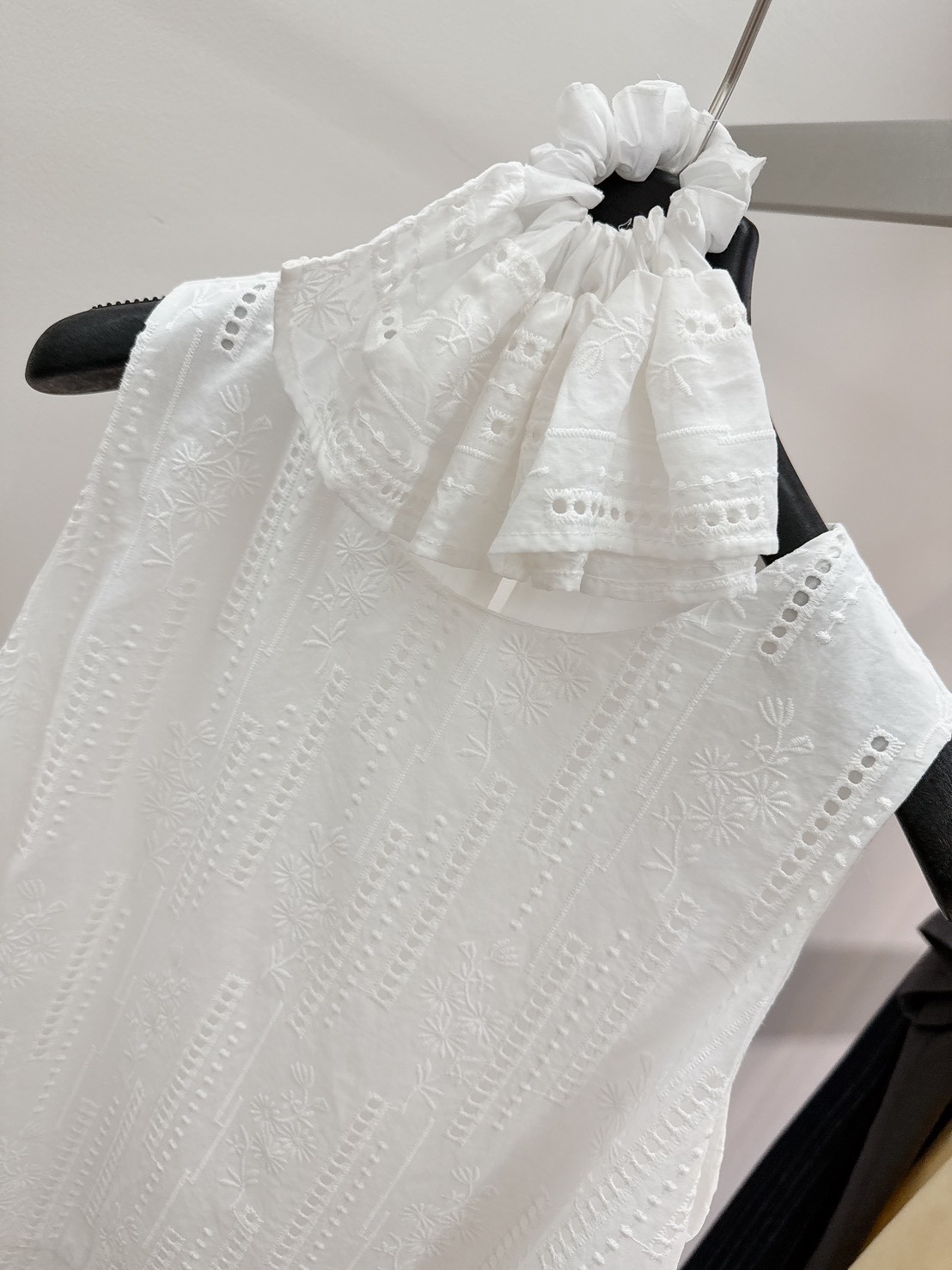 B43.洞洞緹花長版背心(附髮帶)