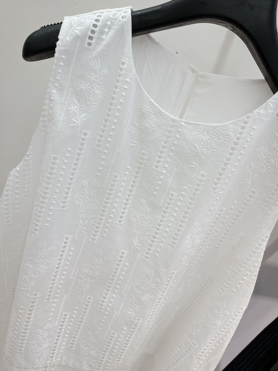 B43.洞洞緹花長版背心(附髮帶)