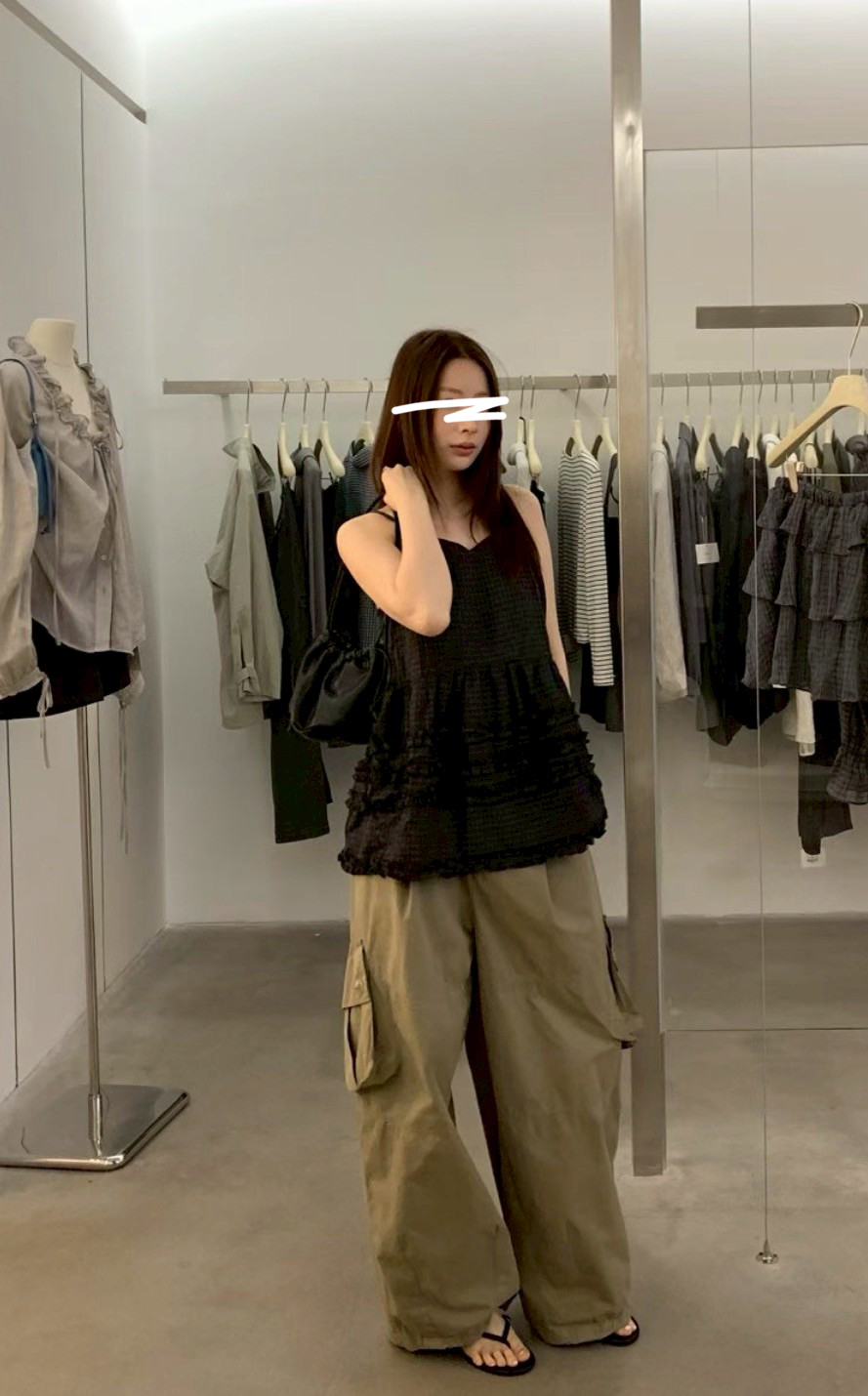 A03.層次小格紋細肩帶背心