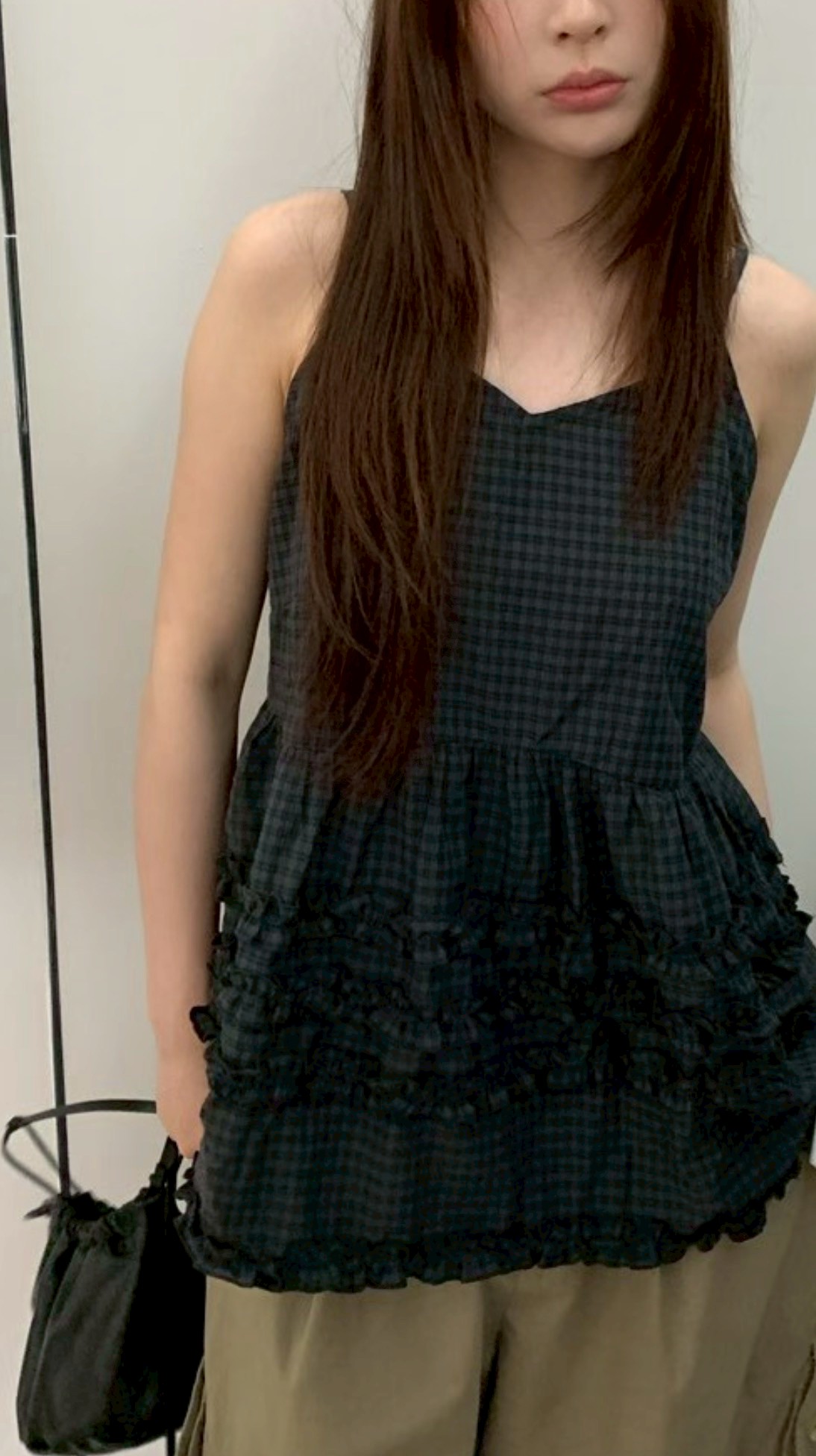 A03.層次小格紋細肩帶背心