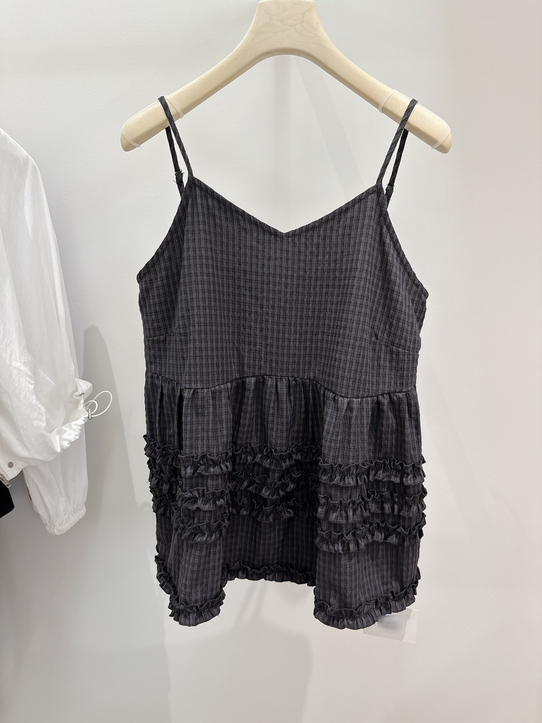 A03.層次小格紋細肩帶背心