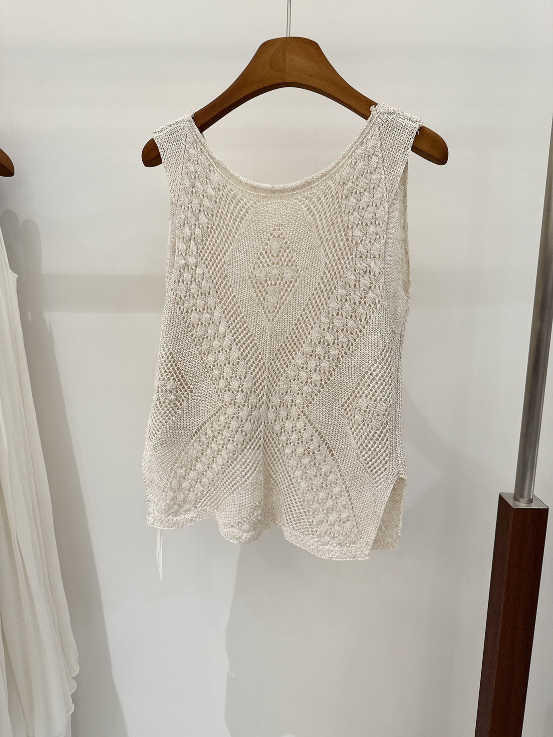 A11.漂亮菱格勾花針織背心