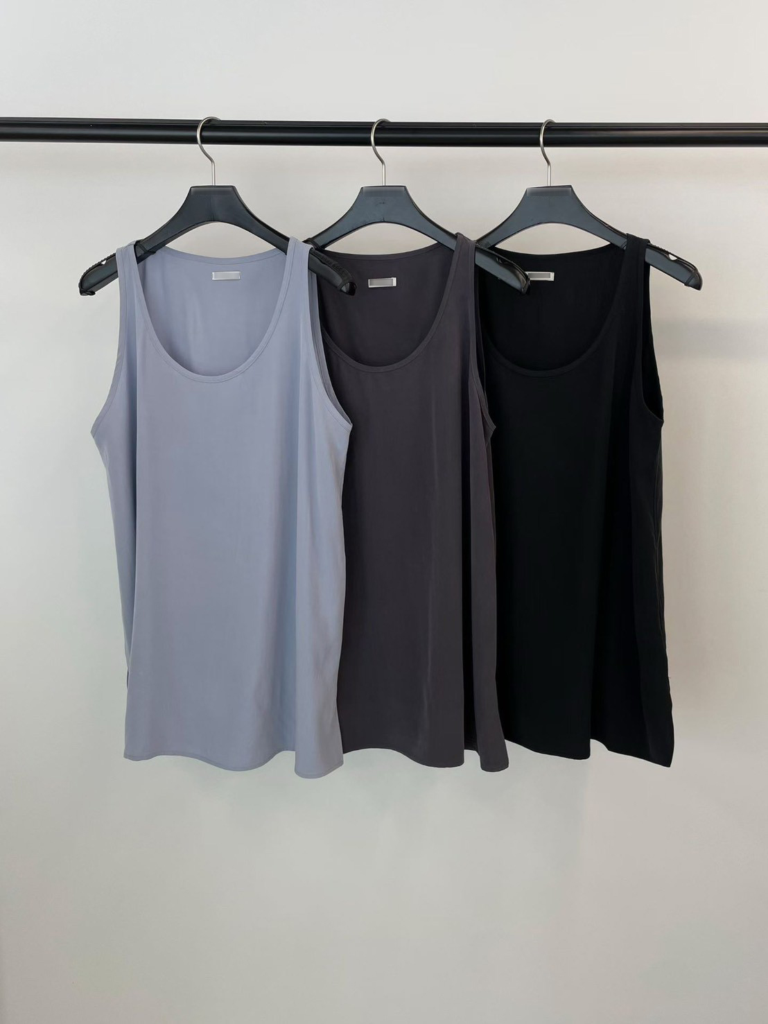 A18.大U領銅氨纖維長版背心