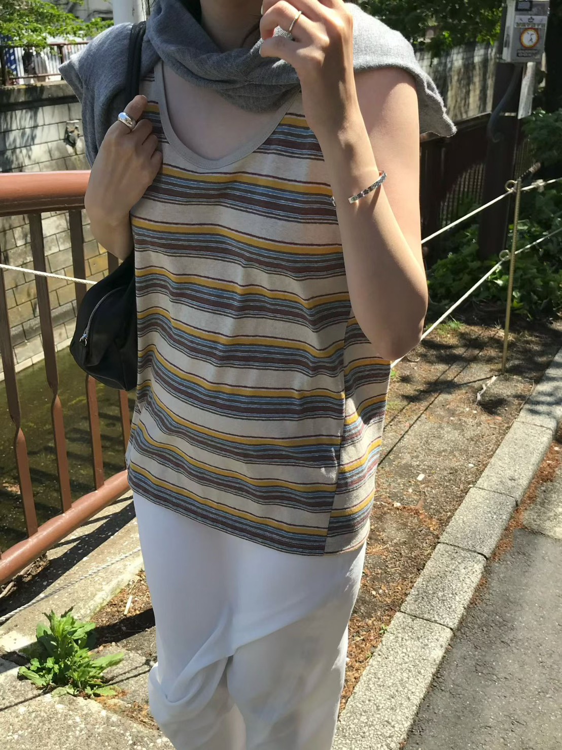 A14.小V家大地條紋背心