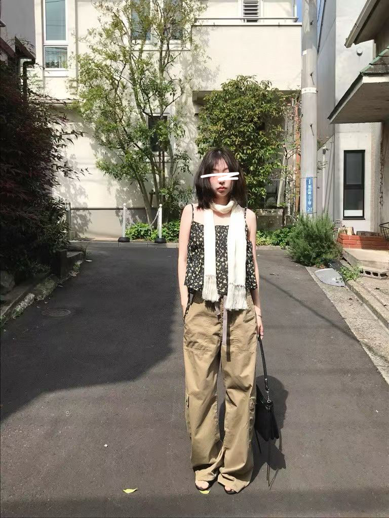 B117.小V家夏日小碎花背心