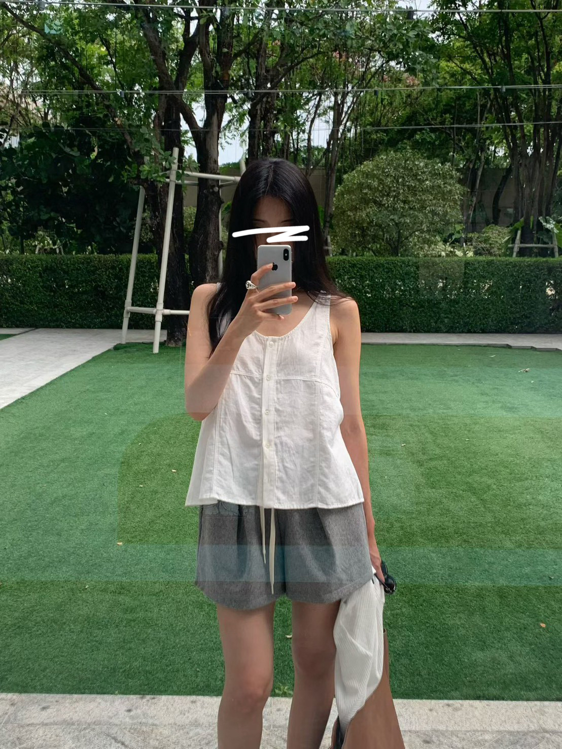 B43.清爽家剪接排釦背心