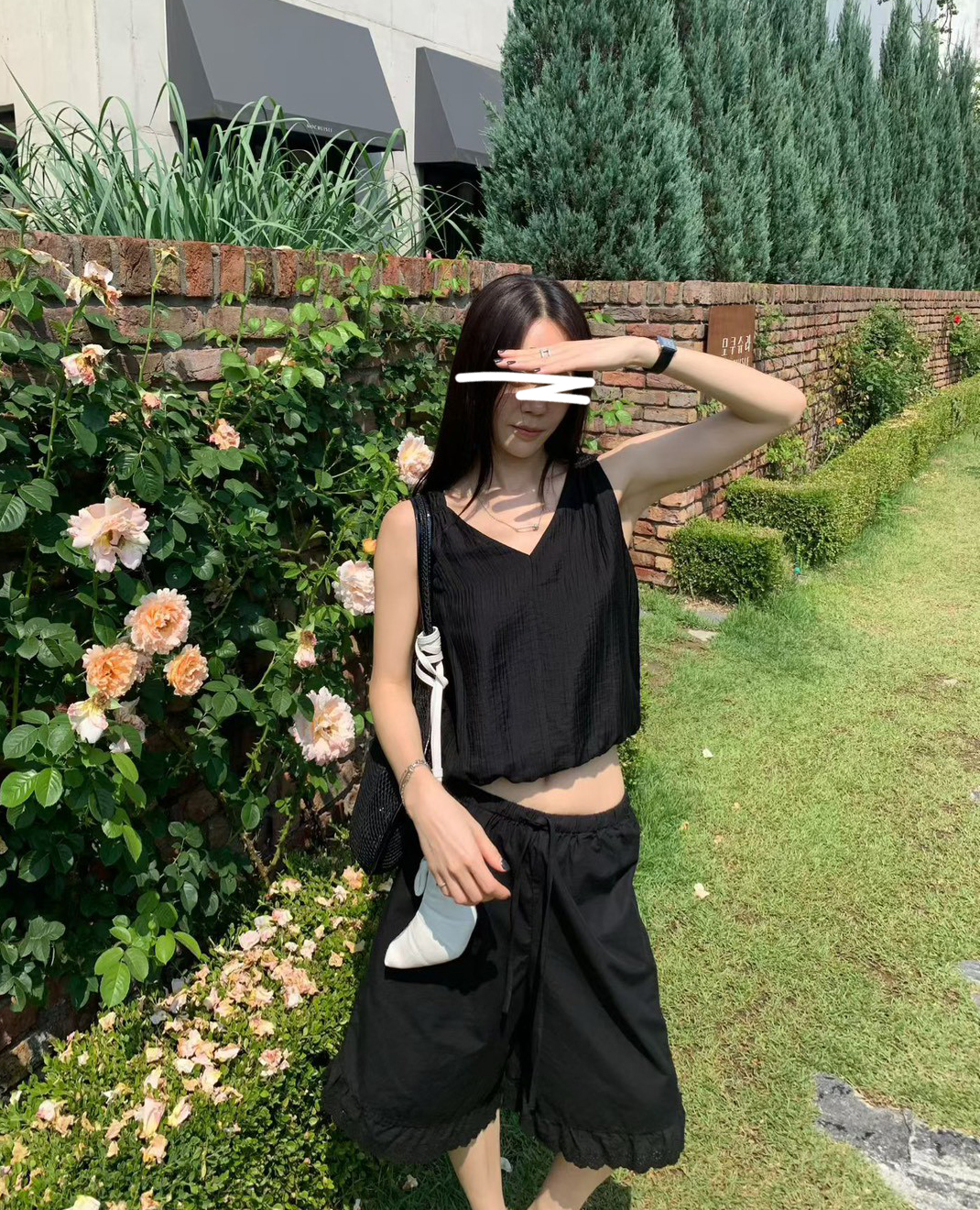 B47.清爽家V領下襬鬆緊背心