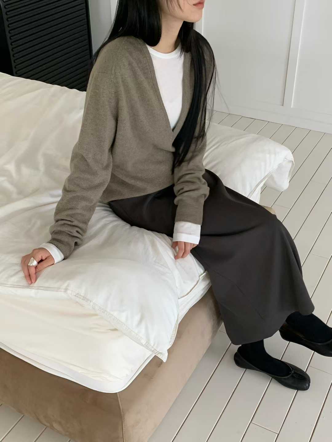 纖瘦家墨蘭迪大V領毛衣