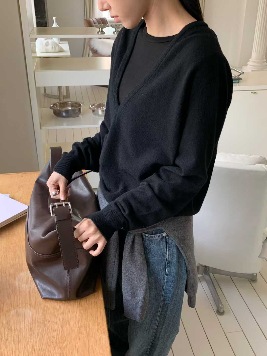 纖瘦家墨蘭迪大V領毛衣