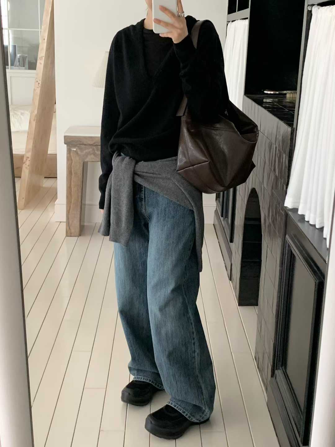 纖瘦家墨蘭迪大V領毛衣
