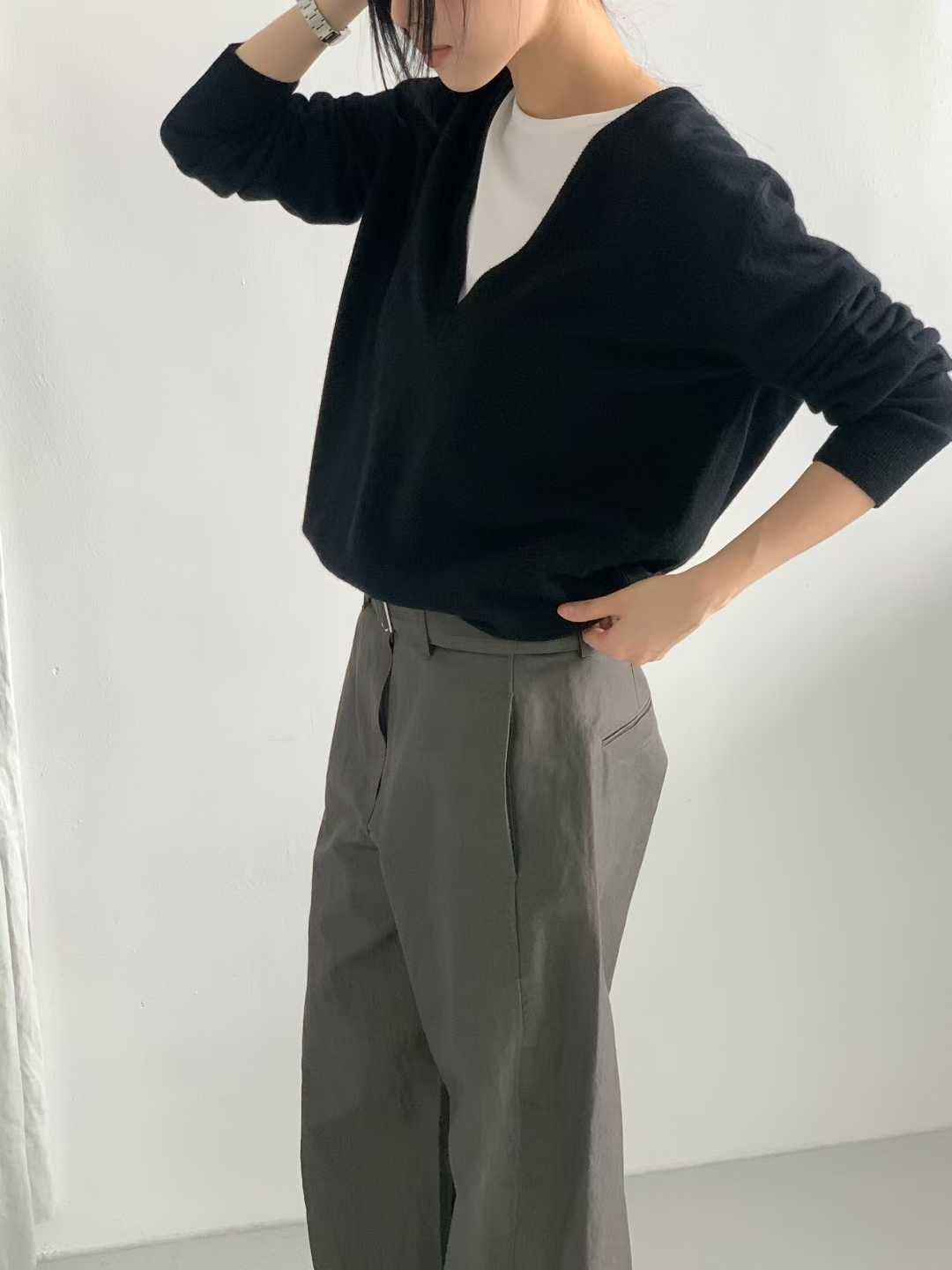 纖瘦家墨蘭迪大V領毛衣